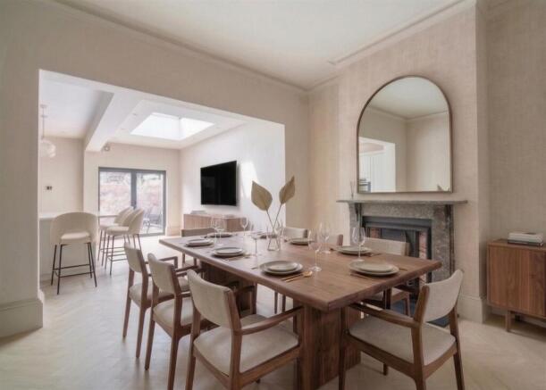 5 bed Terraced for sale Image 4