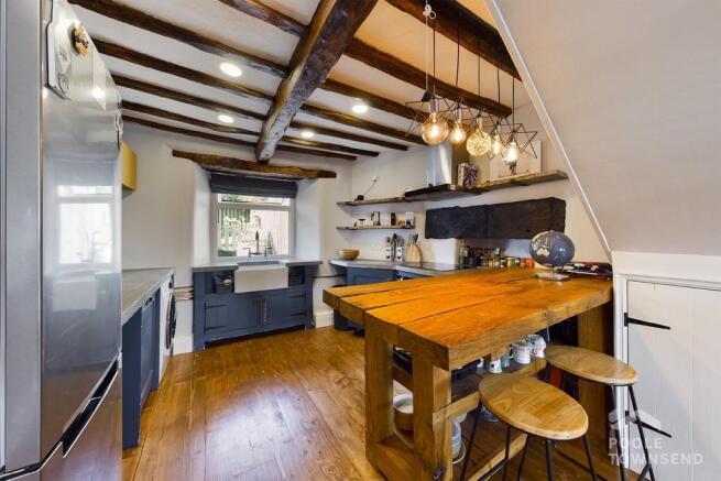 KITCHEN/LOUNGE