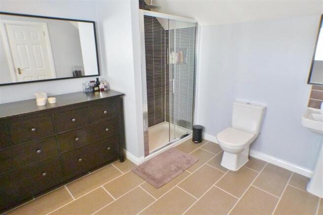 Master En-Suite (2)