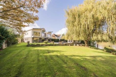 Vicarage Walk, Bray