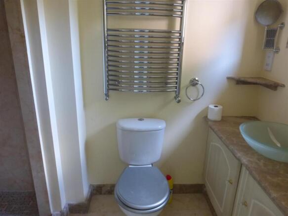 EN-SUITE TO BEDROOM 5