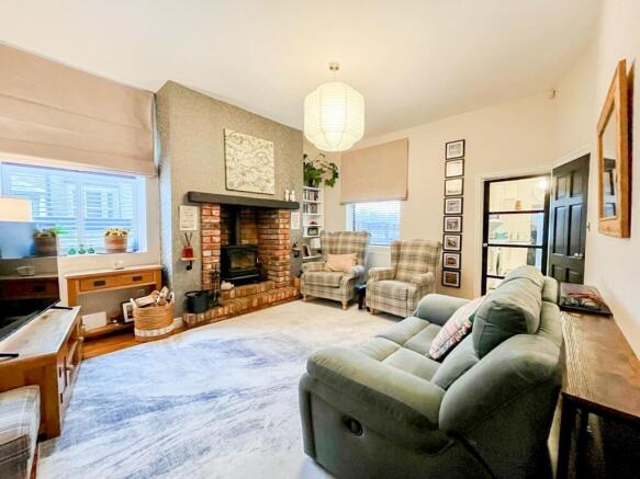 Living Room / Fifth Bedroom