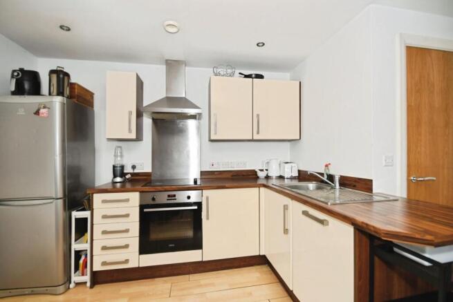 2 bed Apartment to rent Image 8
