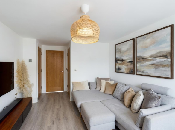4 bed Semi-Detached for sale Image 3