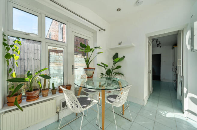 1431600-15-69bad6...