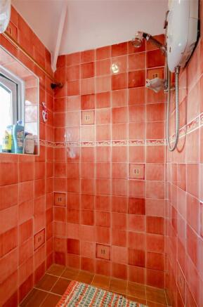 ENSUITE SHOWER ROOM