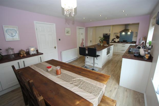 Kitchen 2.jpg