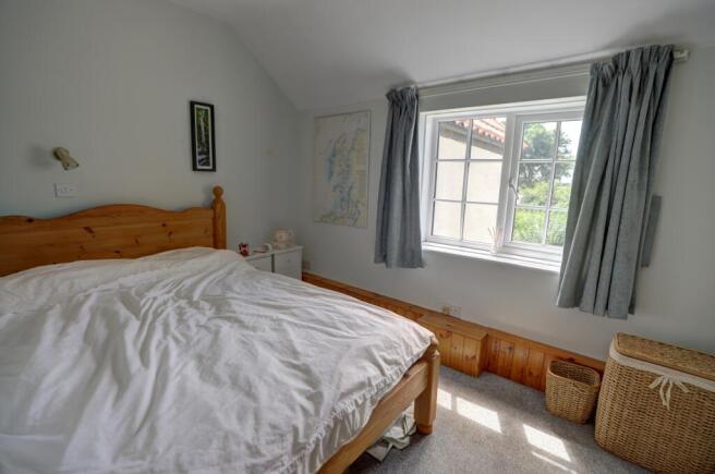 5 bed Semi-Detached for sale Image 12