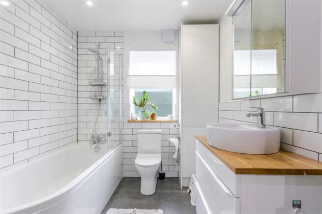 Bathroom 1.jpg