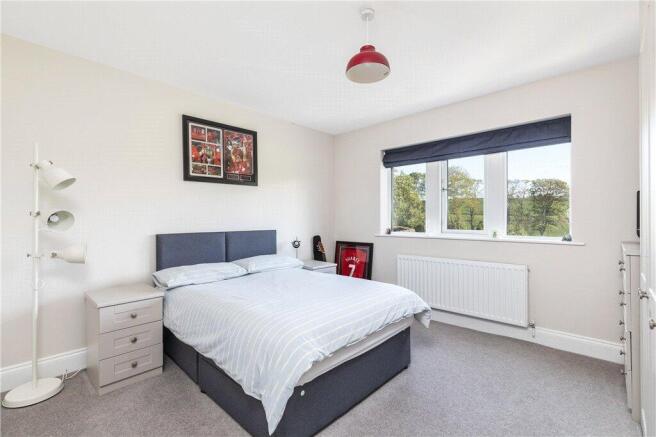5 bed Detached for sale Image 10