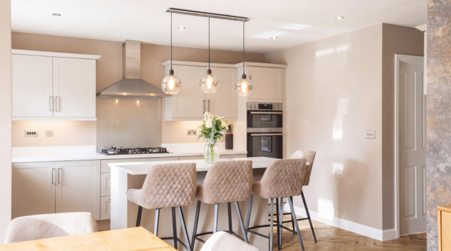 5 bed Detached for sale Image 8