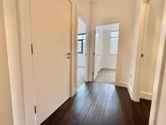2 bed Flat to rent Image 11