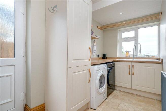 4 bed Semi-Detached for sale Image 9