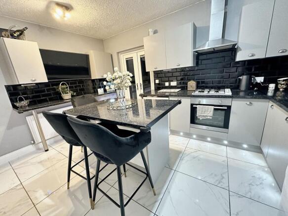 Kitchen/ Breakfast Room