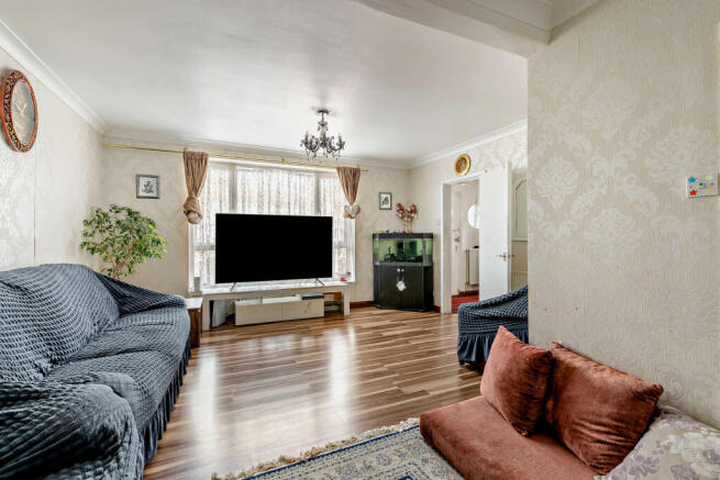 Charlton Crescent, Barking, IG11 photo 3