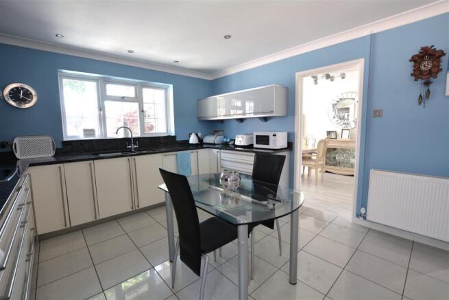 kitchen2.JPG