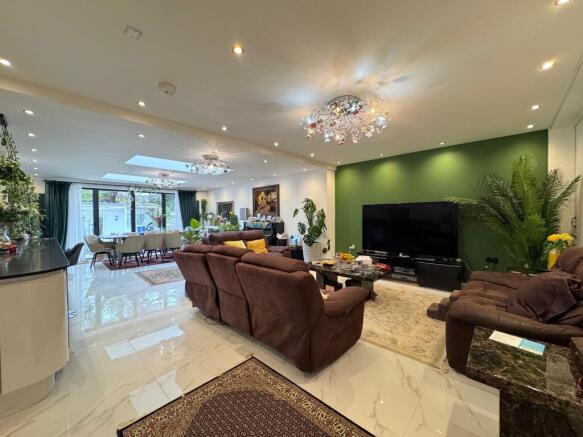 Lounge/dining area