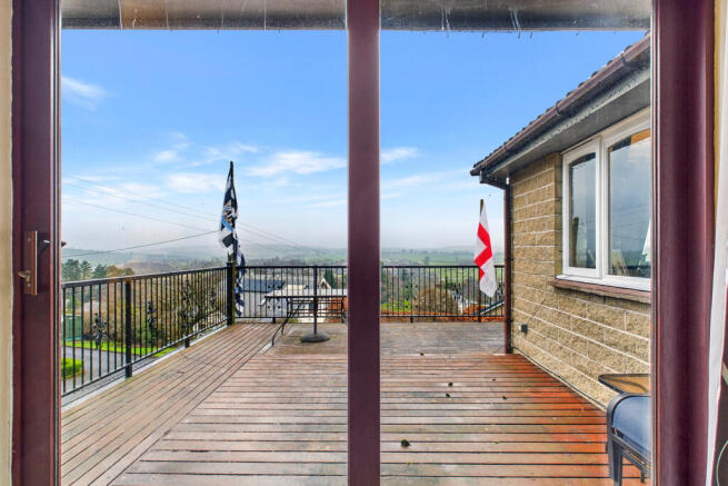 CAM04201G0-PR0132-STILL009