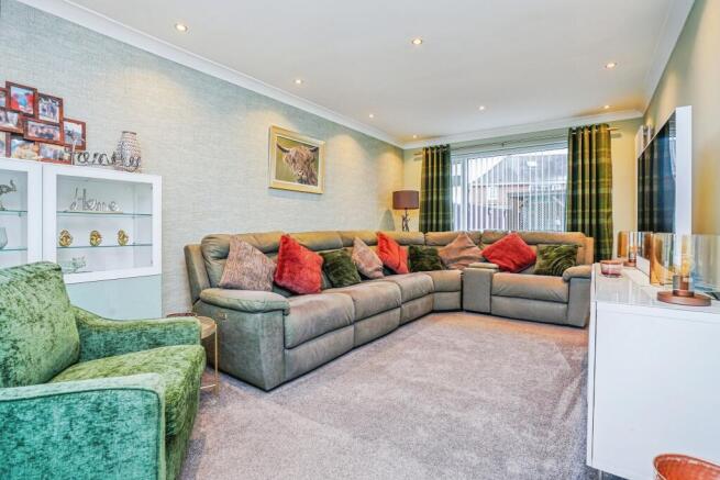 4 bed Semi-Detached for sale Image 2