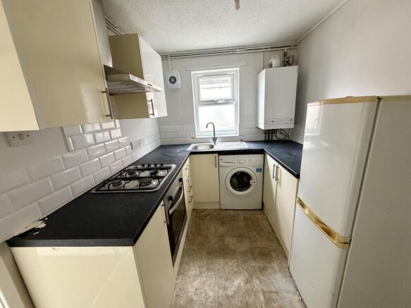 2 bed Apartment to rent Image 9