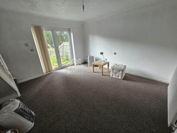 2 bed Terraced to rent Image 4