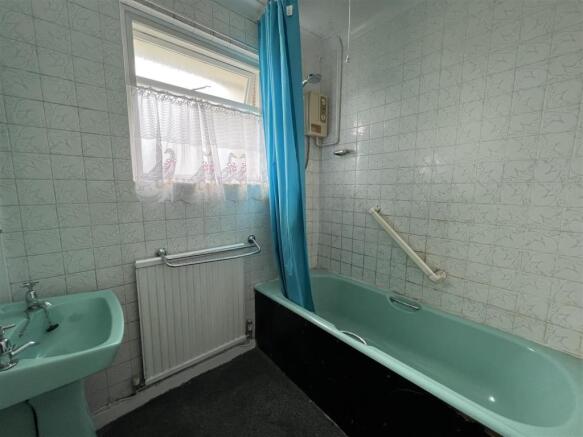Family Bathroom: