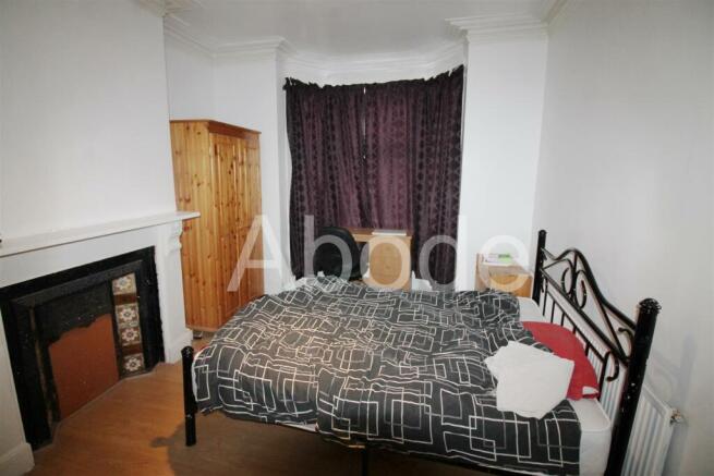 5 bed House to rent Image 6