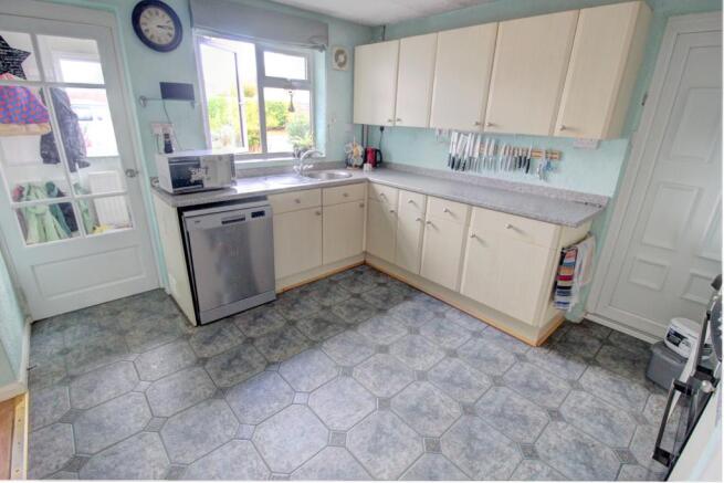 Yopa - Paddock Drive, Chelmsford, CM1 (12)