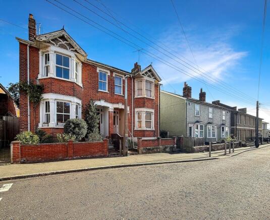4-bed semi-detached on Fairfield Road, Braintree, CM7, £350,000