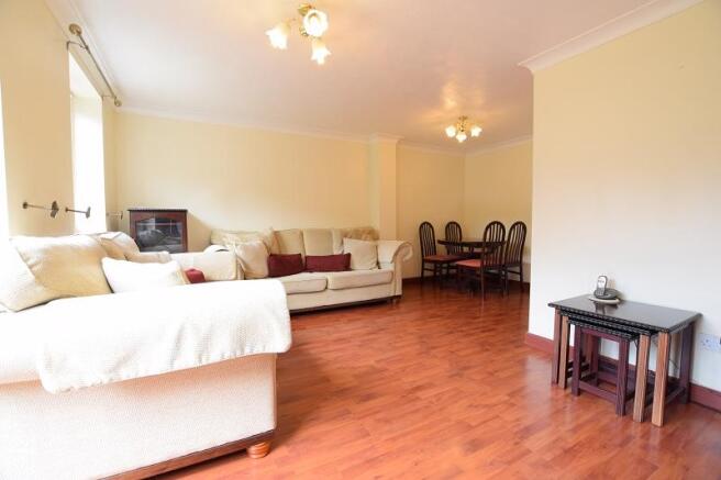 Lounge/Dining Room