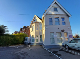 18, 446 Caledonian Court, Christchurch Road, Bournemouth BH1 4AY