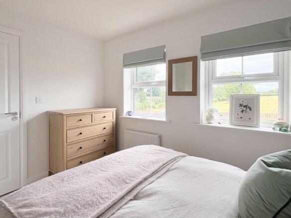 3 bed Terraced for sale Image 11
