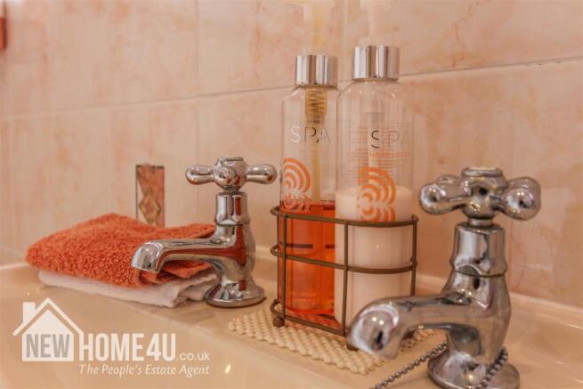 FAMILY BATHROOM: