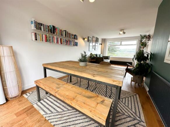 LOUNGE DINING ROOM