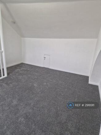 3 bed Terraced to rent Image 5