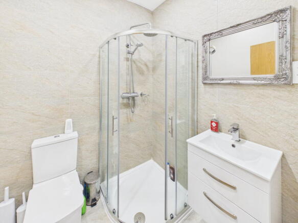 2 bed Flat for sale Image 11