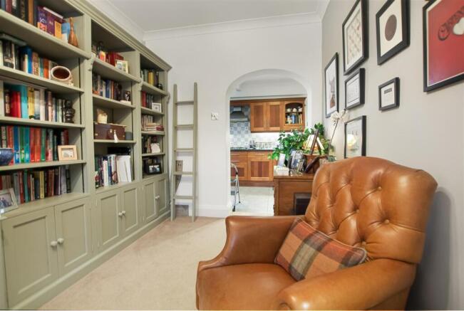 4 bed Detached for sale Image 7