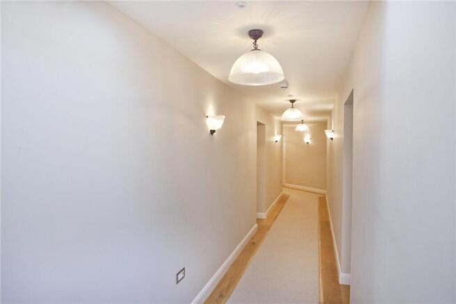 2 bed Apartment to rent Image 10