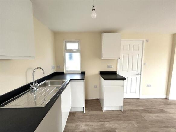 LOUNGE/KITCHENETTE