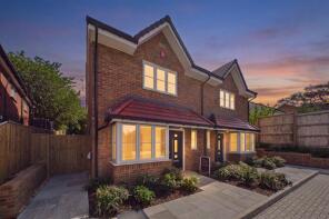 16, Old Bath Road, Reading RG10 9QR
