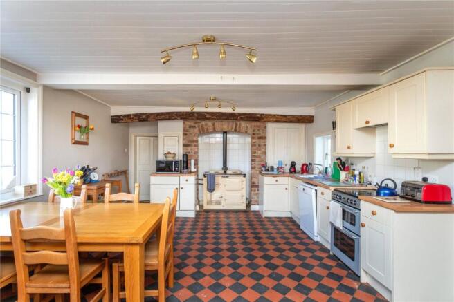 5 bed Detached for sale Image 6