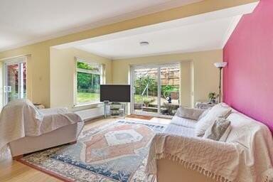 Sitting/dining room