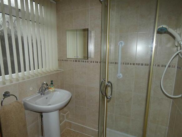 MODERN SHOWER ROOM