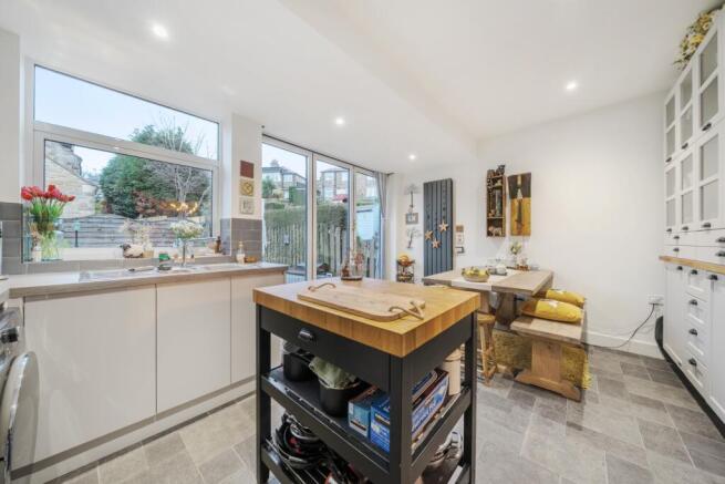 1376694-11-691348aa3be72