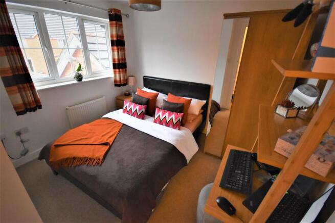 20 Wynnstay Grds Bed 2.JPG