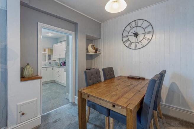 LOUNGE/DINING ROOM 