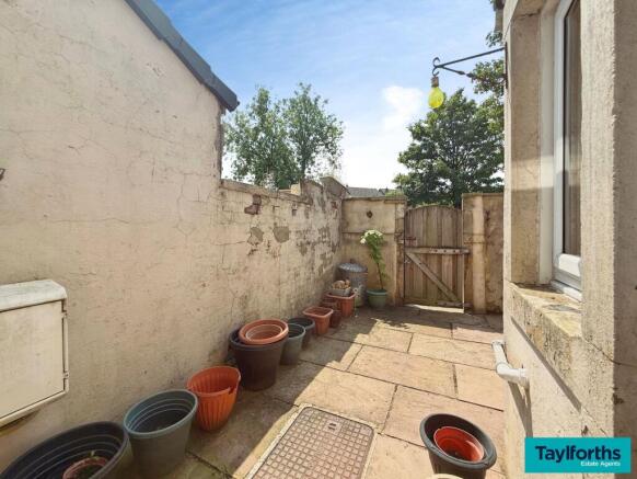 3 bed Terraced for sale Image 11