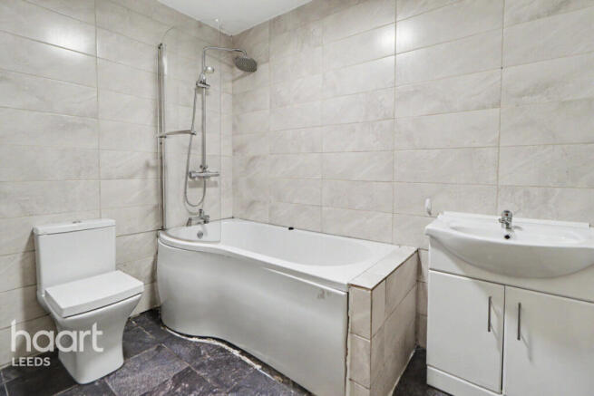 6 bed Bungalow for sale Image 10