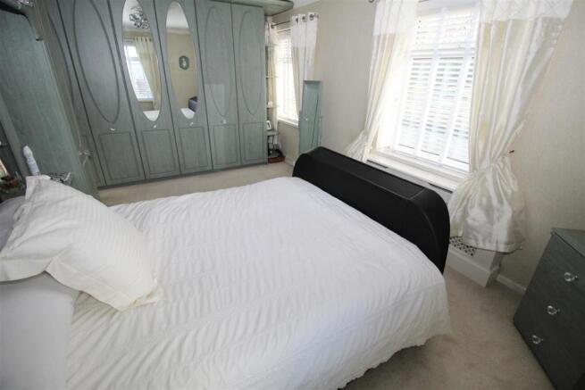 Bed1e.JPG