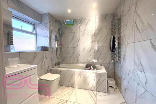 Albacore Way - Bathroom.jpg